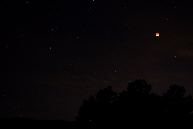 2.0 sec at f / 2.8 35 mm ISO 1600