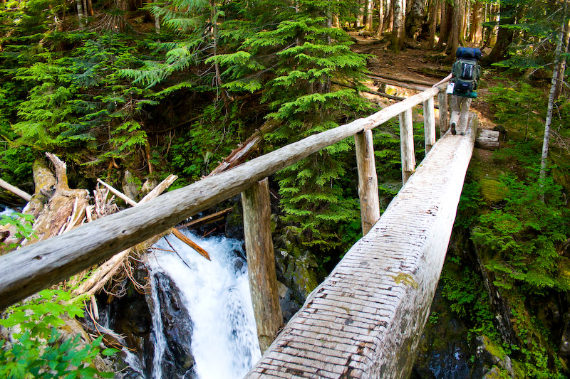 1/50 sec at f / 4.0 18 mm ISO 400